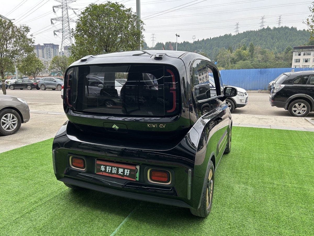 宝骏 宝骏KiWi EV  2021款 设计师 三元锂图片