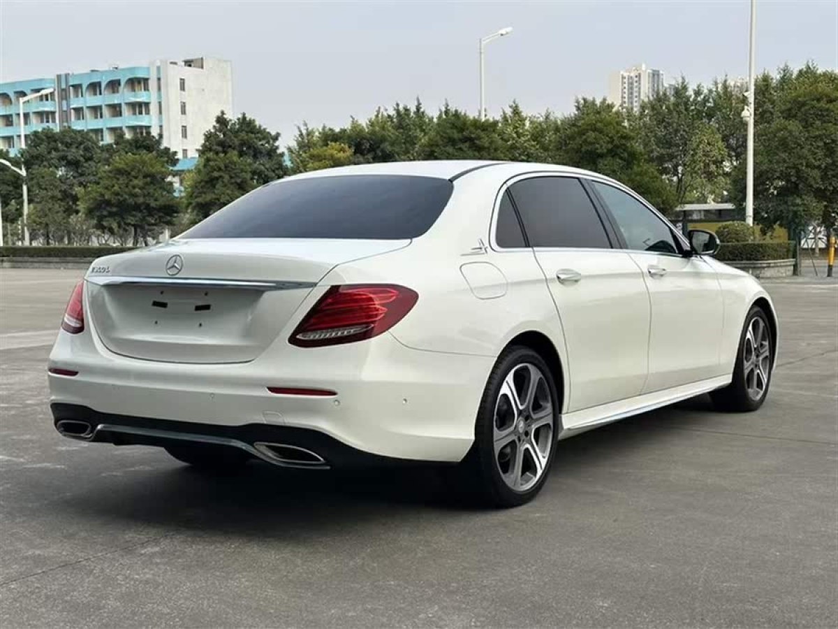 奔馳 奔馳E級(jí)  2016款 E 300 L 運(yùn)動(dòng)時(shí)尚型圖片