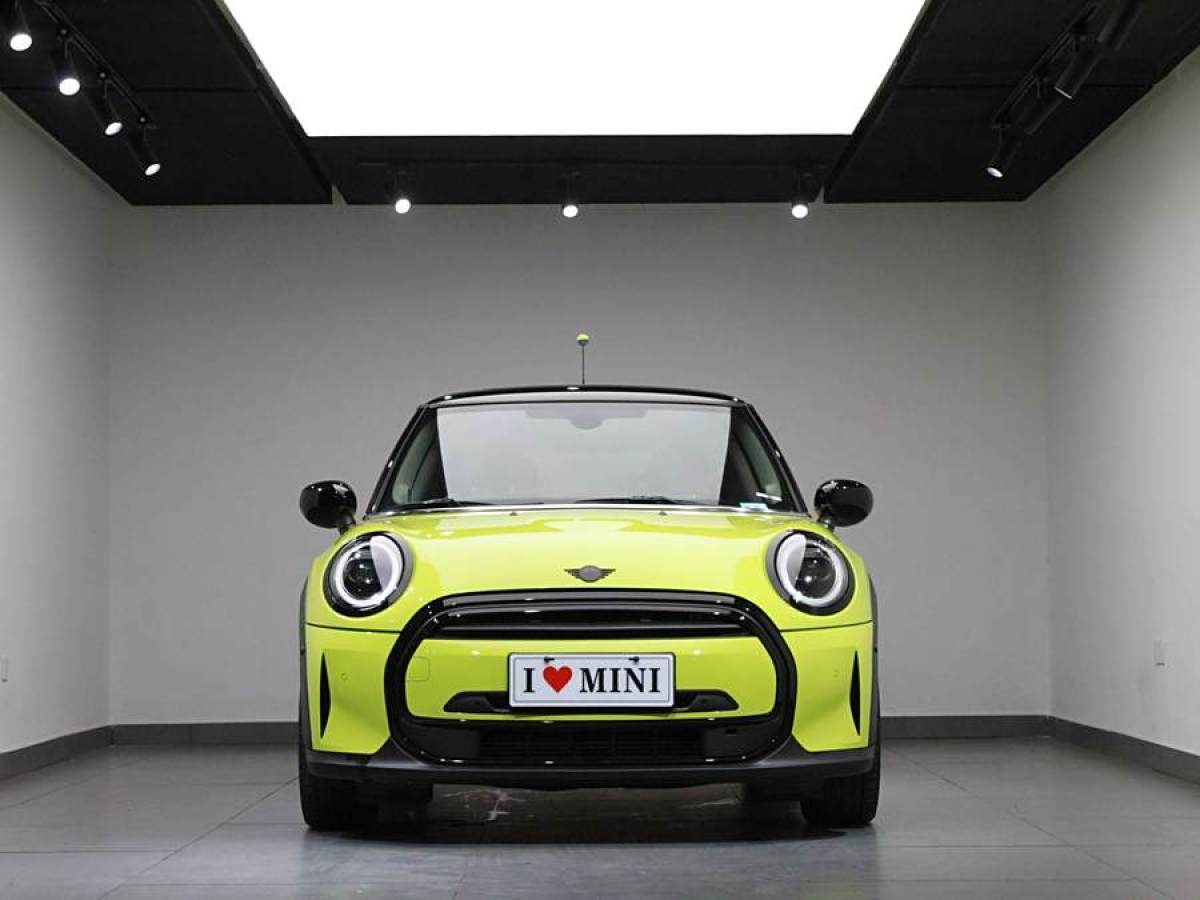 MINI MINI  2023款 改款 1.5T COOPER 藝術(shù)家圖片