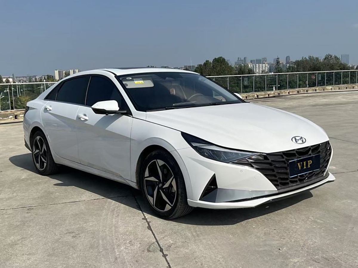 2022年9月現(xiàn)代 伊蘭特  2022款 1.5L CVT LUX尊貴版