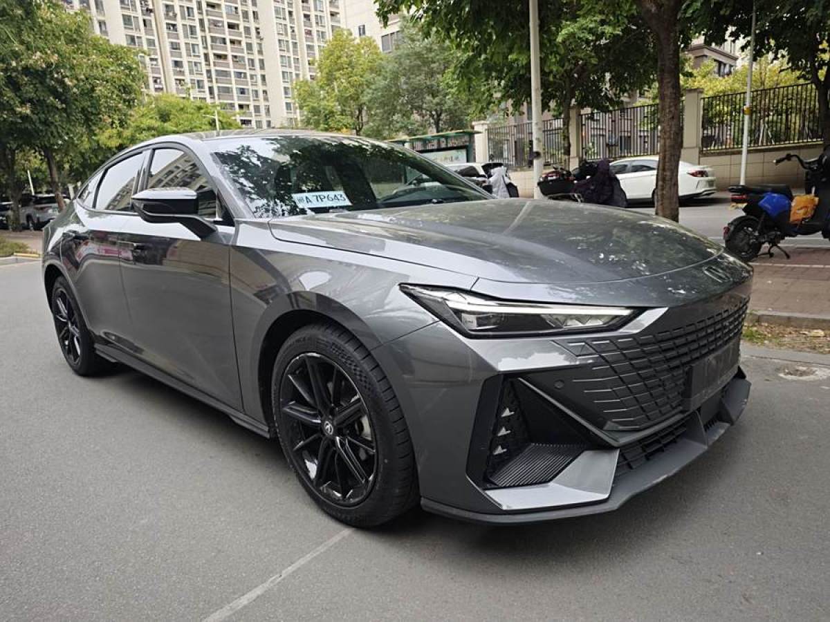 長(zhǎng)安 長(zhǎng)安UNI-V  2023款 1.5T 尊貴型圖片