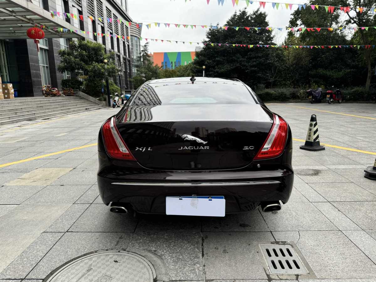 捷豹 XJ  2014款 XJL 3.0 SC 兩驅(qū)全景商務(wù)版圖片