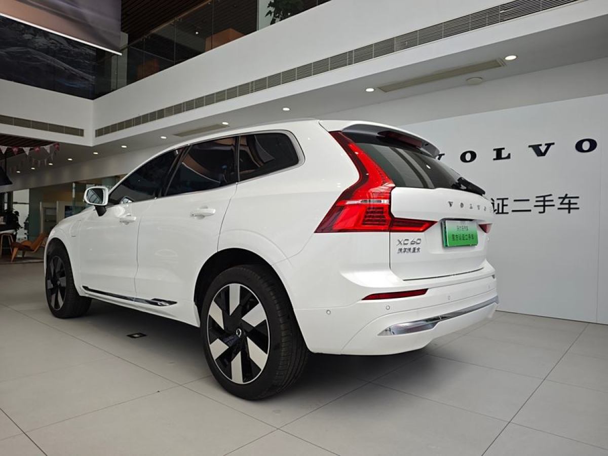 沃爾沃 XC60新能源  2025款 插電式混動(dòng) 長(zhǎng)續(xù)航四驅(qū)智遠(yuǎn)豪華版圖片