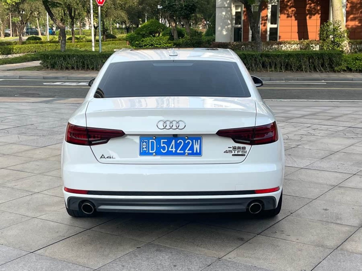 奧迪 奧迪A4L  2018款 30周年年型 45 TFSI quattro 個(gè)性運(yùn)動(dòng)版圖片