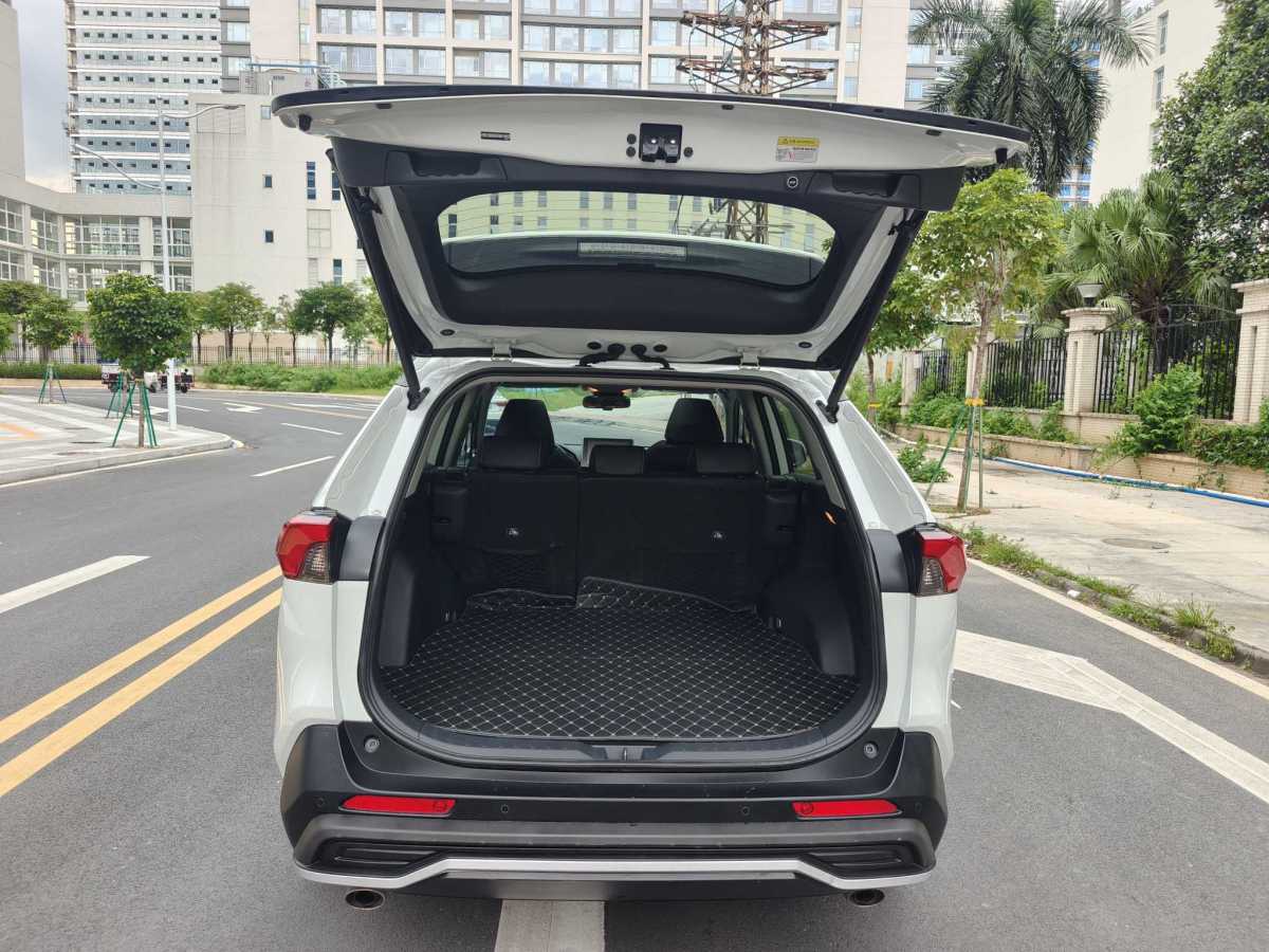 2021年8月豐田 RAV4  2018款 榮放 2.0L CVT兩驅(qū)風(fēng)尚版