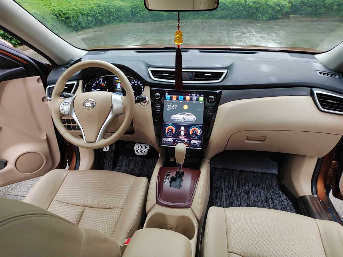 2016年1月日产 奇骏  2015款 2.0L CVT舒适MAX版 2WD