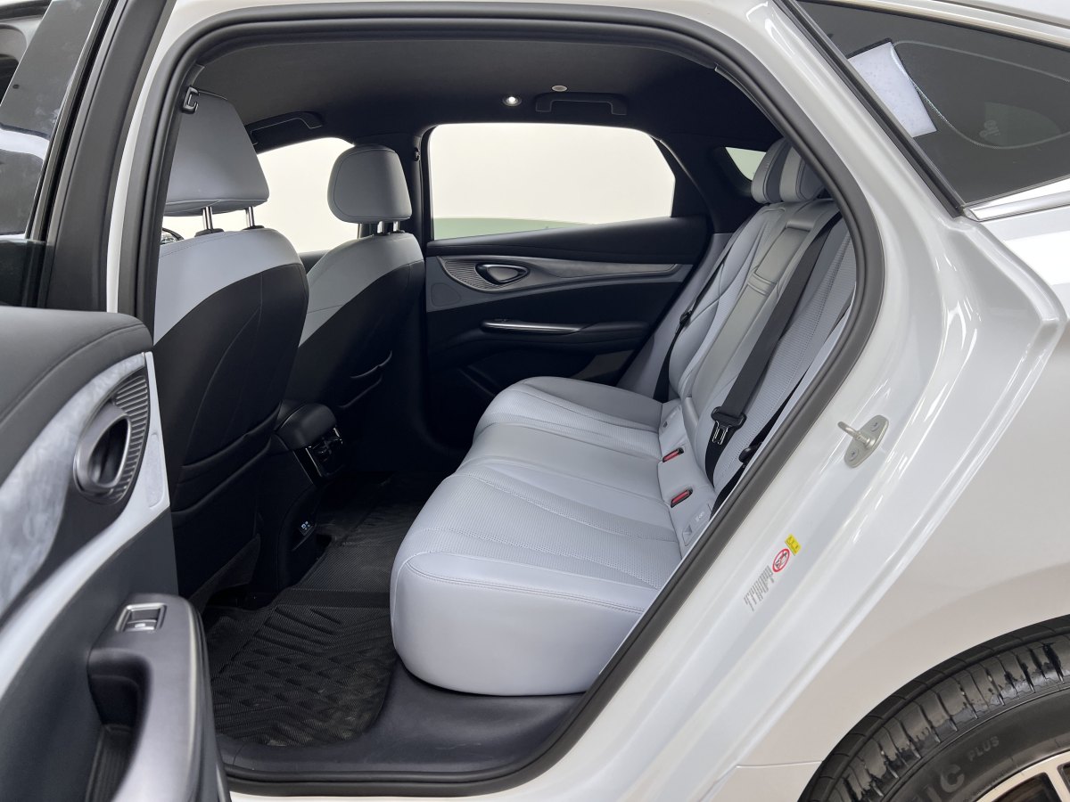 比亞迪 海豹  2024款 榮耀版 DM-i 1.5L 121km 精英型圖片