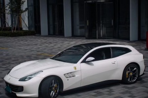 GTC4Lusso 法拉利 3.9T V8