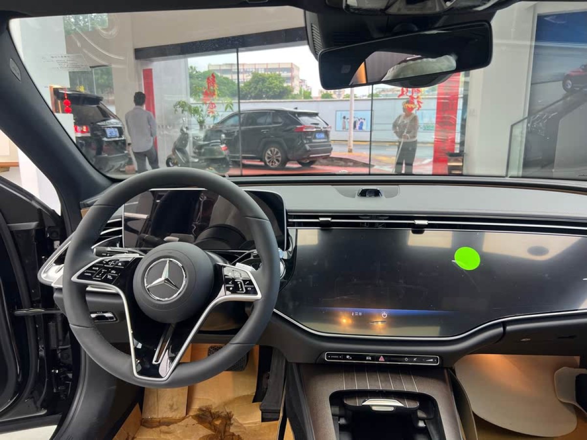 奔馳 奔馳E級(jí)  2025款 改款 E 300 L 豪華型圖片