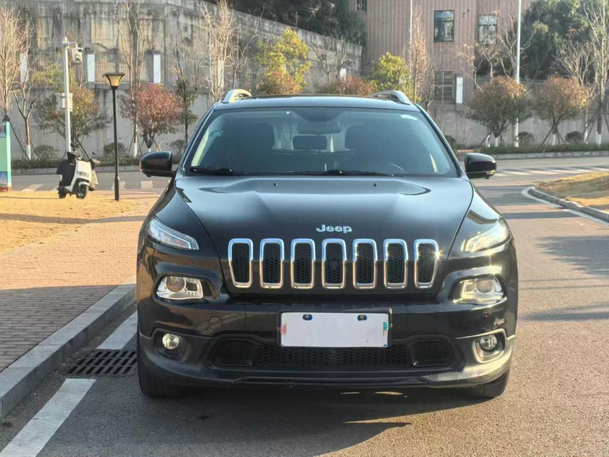 Jeep 自由光  2017款 2.0L 優(yōu)越版圖片