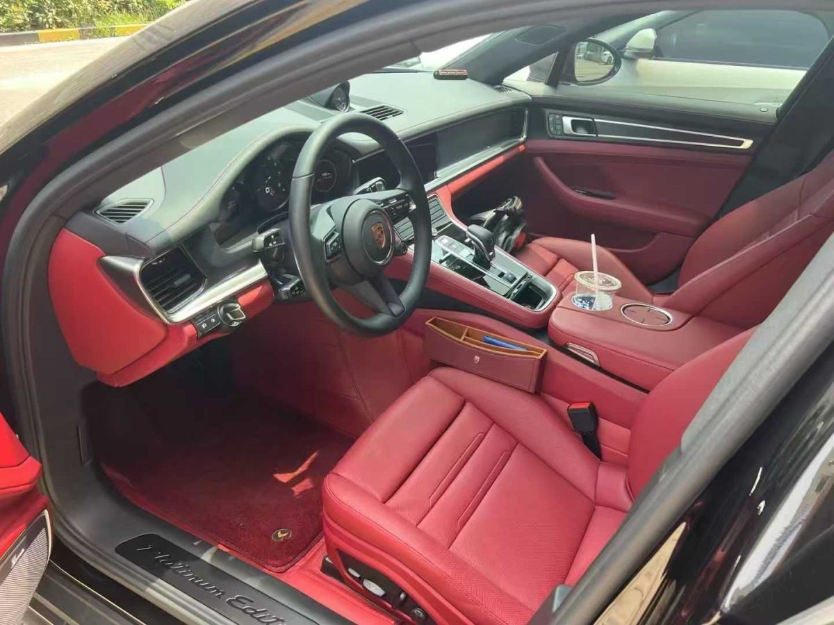 保時(shí)捷 911  2024款 Turbo 3.7T 50周年紀(jì)念版圖片