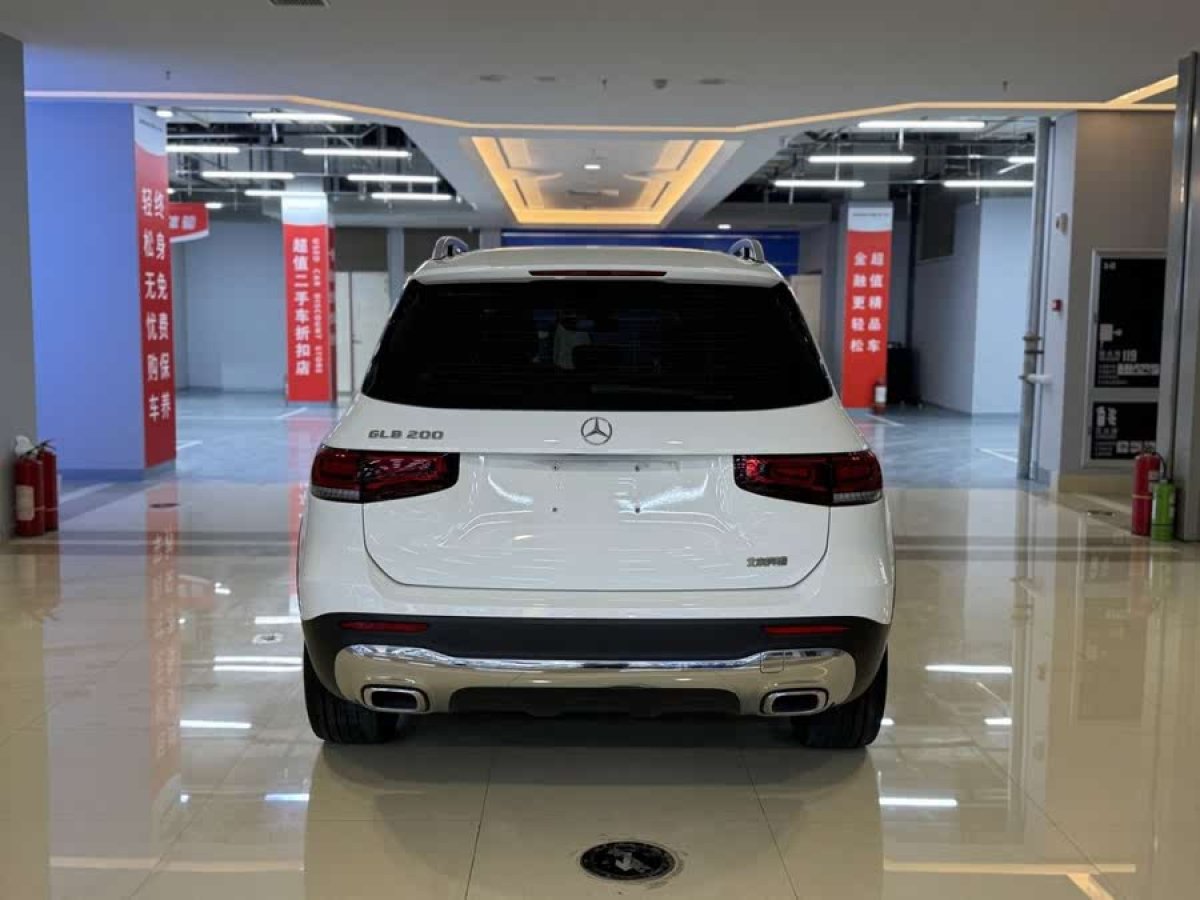 奔馳 奔馳GLB  2022款 改款二 GLB 200 動感型圖片