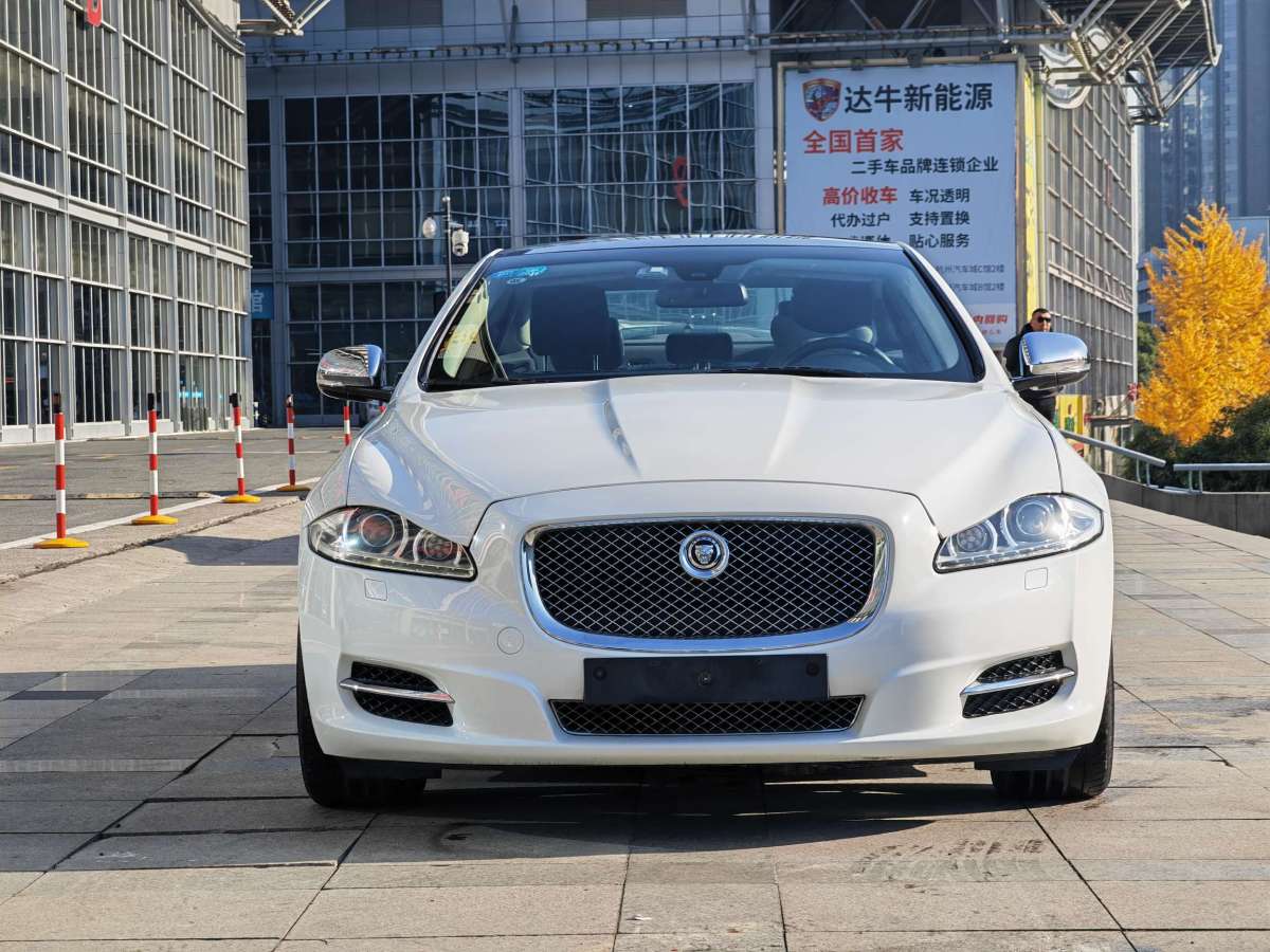 捷豹 XJ  2013款 XJL 2.0T 典雅商務(wù)版圖片