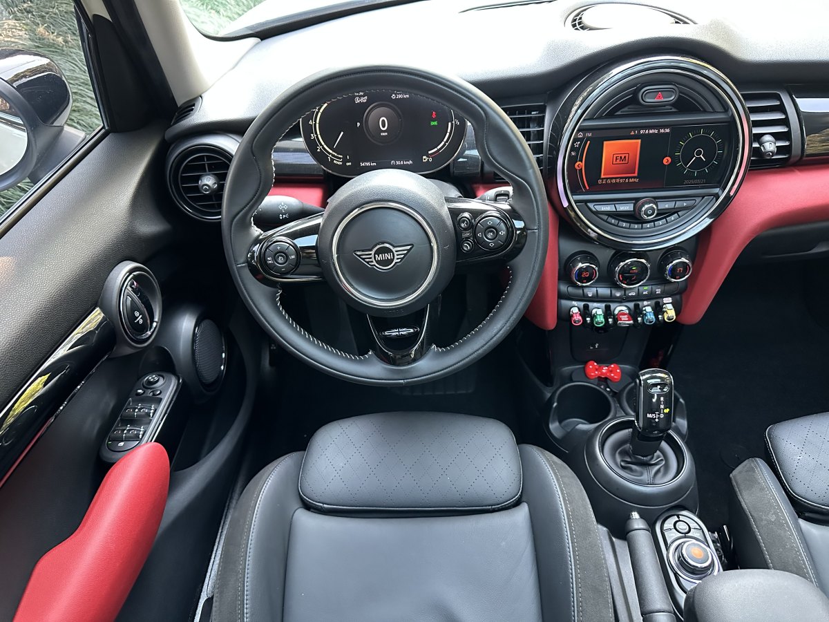 2020年11月MINI MINI  2020款 1.5T COOPER 藝術(shù)家 五門(mén)版