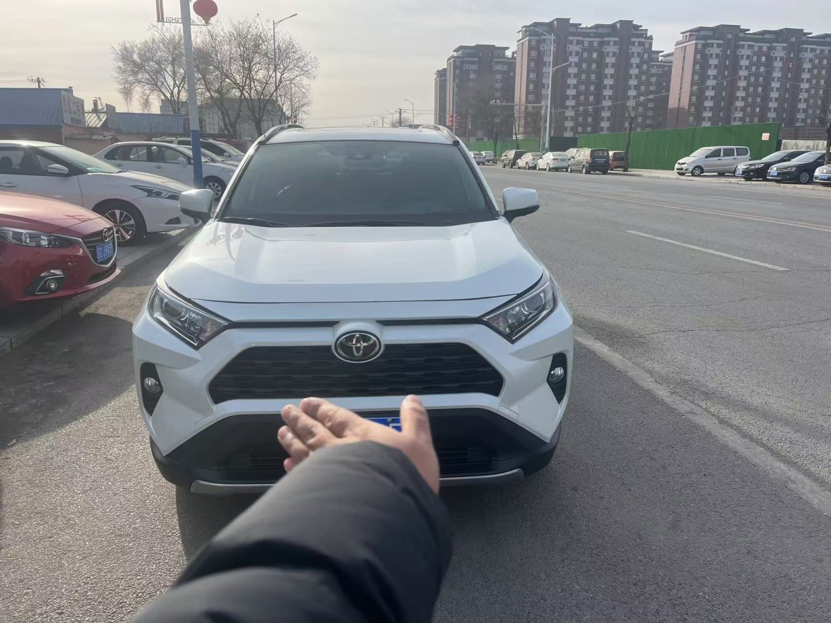 豐田 RAV4  2018款 榮放 2.0L CVT兩驅(qū)風(fēng)尚版圖片