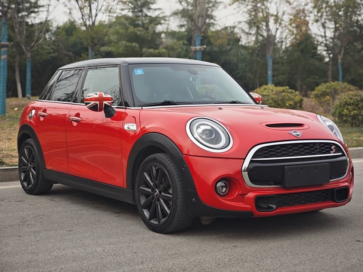 2020年8月MINI MINI  2020款 2.0T COOPER S 經(jīng)典派 五門版