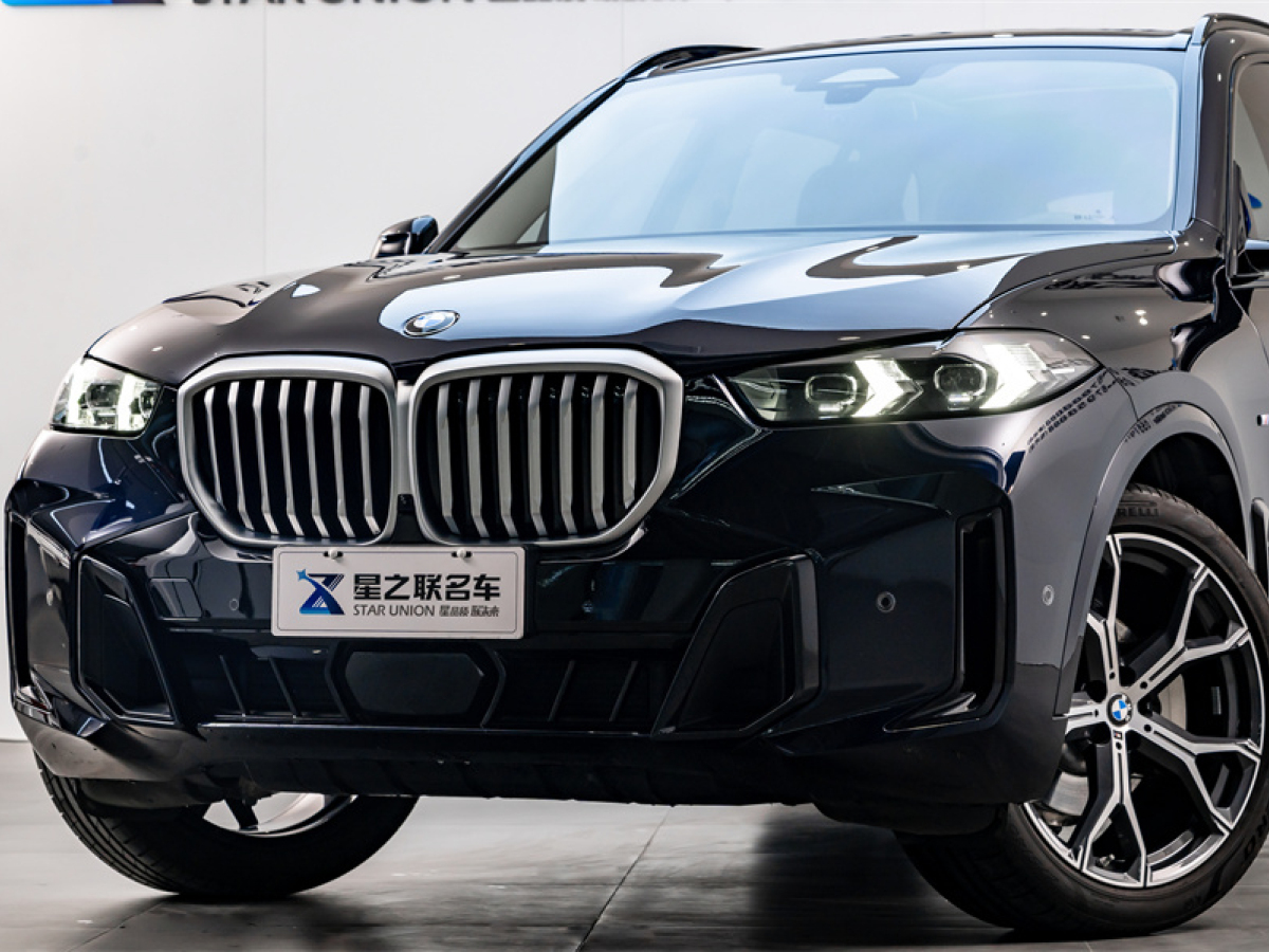 寶馬X5 23款 xDrive 30Li 尊享型M運(yùn)動(dòng)矅夜套裝圖片