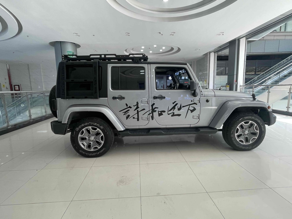 Jeep 牧马人  2017款 3.0L Sahara 四门舒享版图片