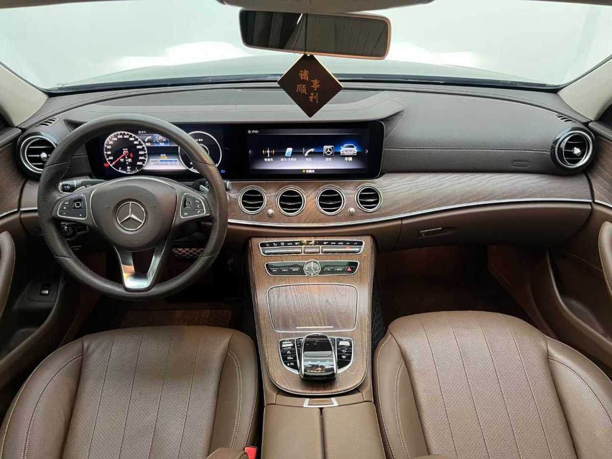 2018年7月奔驰 奔驰E级  2018款 改款 E 300 L 豪华型