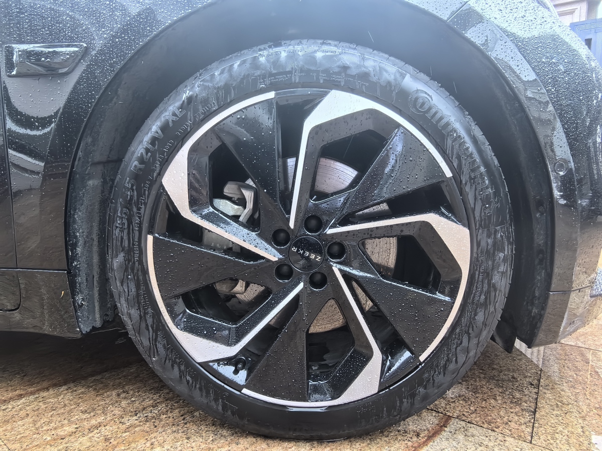 極氪 極氪001  2022款 長(zhǎng)續(xù)航雙電機(jī) WE版圖片