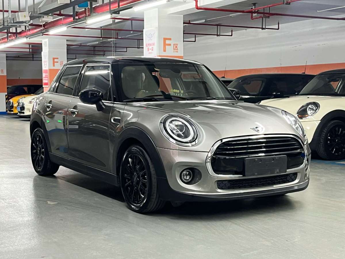 MINI MINI  2020款 1.5T COOPER 經(jīng)典派 五門絕色版圖片