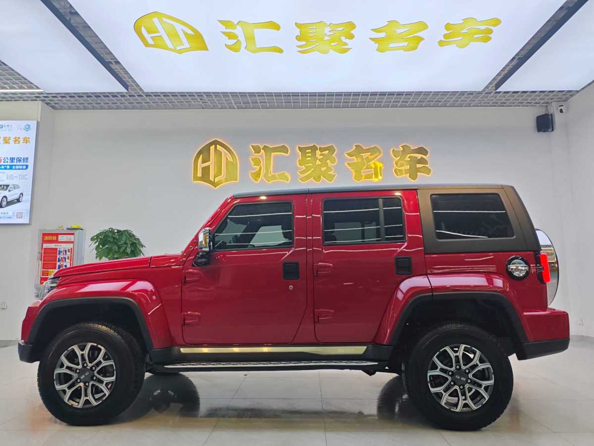 北京 BJ40  2020款 2.0T 自動(dòng)四驅(qū)城市獵人版至尊型圖片