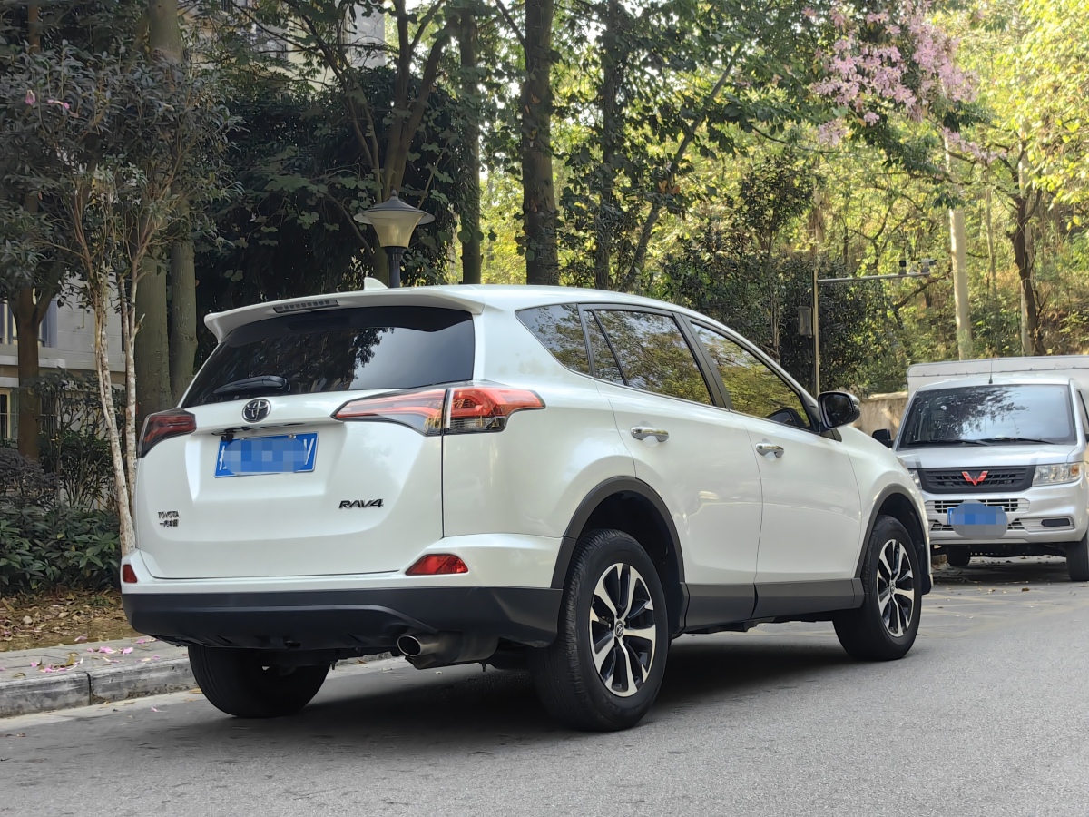 豐田 RAV4  2018款 榮放 2.0L CVT兩驅(qū)風(fēng)尚版圖片