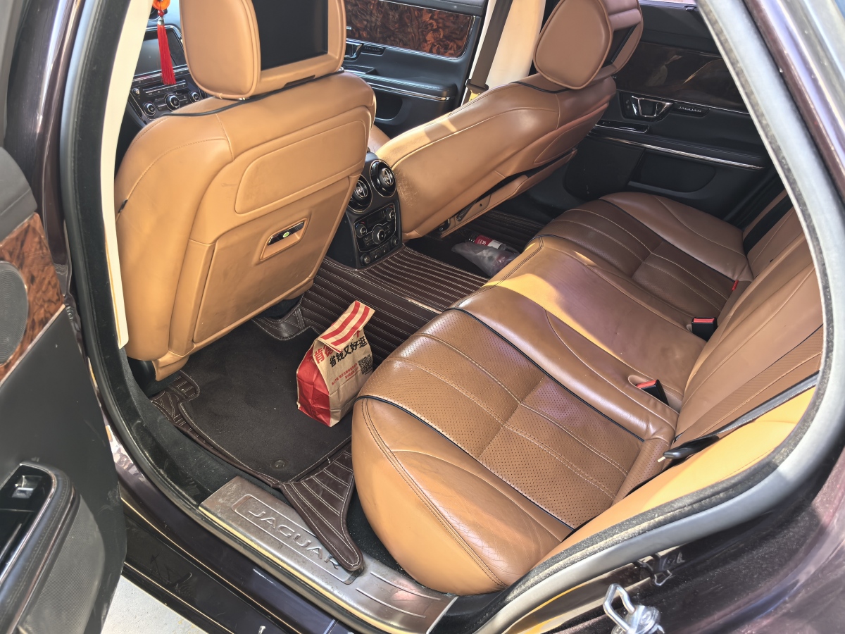 捷豹 XJ  2015款 XJL 3.0 SC 兩驅(qū)全景商務(wù)版圖片