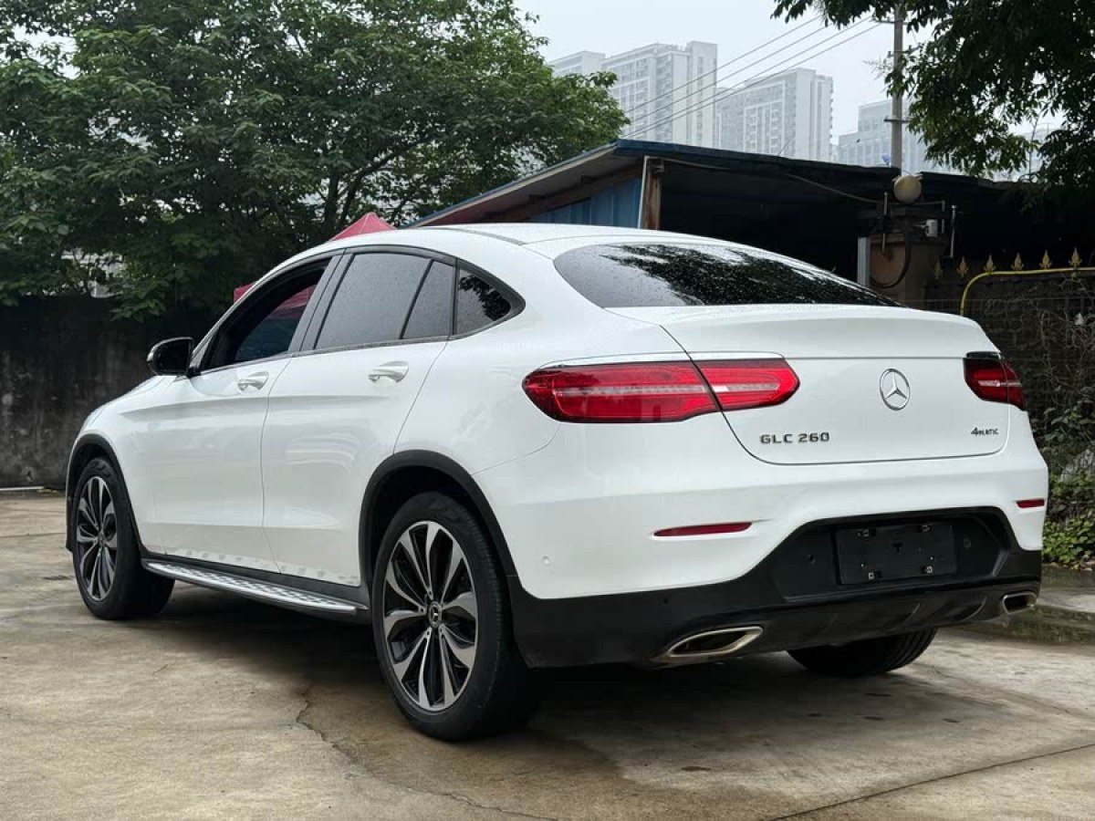 奔馳 奔馳GLC  2023款 改款 GLC 260 4MATIC 轎跑SUV圖片