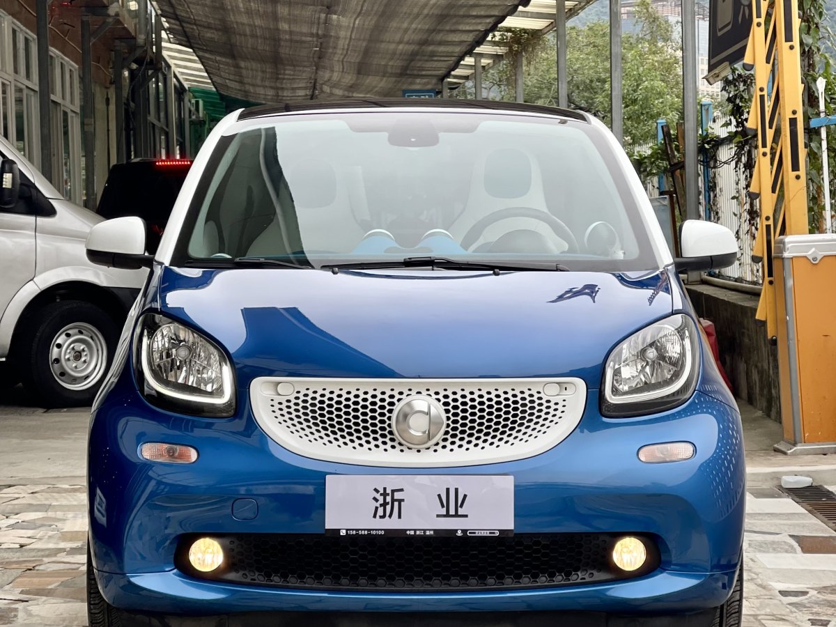 smart fortwo  2016款 0.9T 66千瓦硬頂極致版圖片