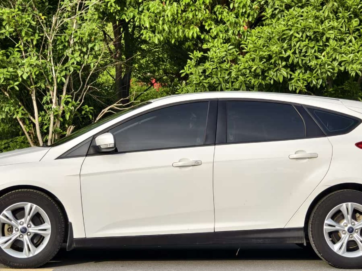 福特 ?？怂? 2012款 兩廂 1.6L 自動風尚型圖片