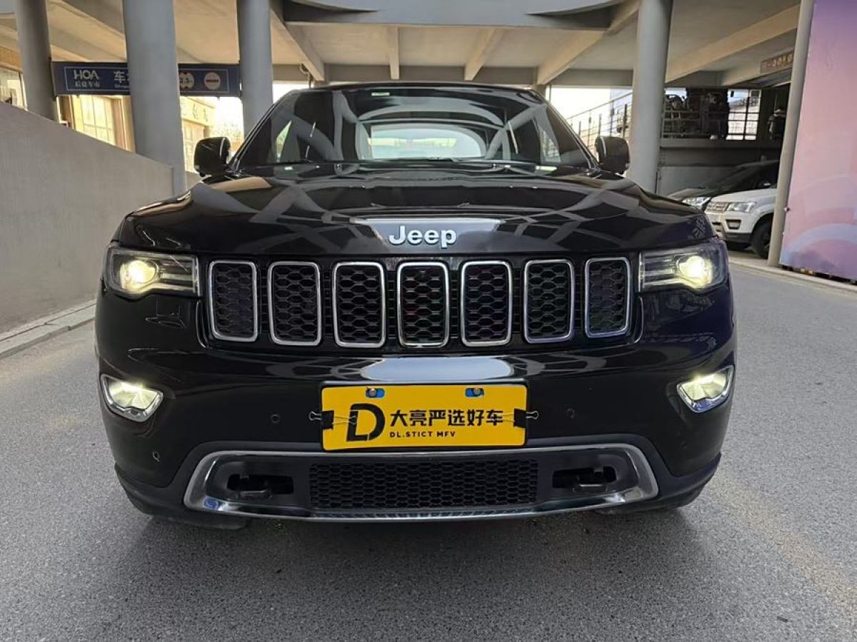 2019年7月Jeep 大切諾基  2017款 3.0L 精英導(dǎo)航版