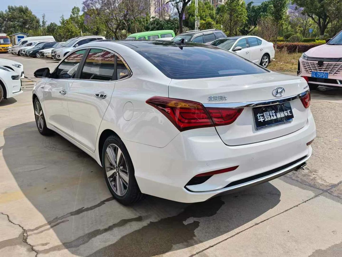 現(xiàn)代 名圖  2017款 1.6T 自動旗艦型TOP圖片
