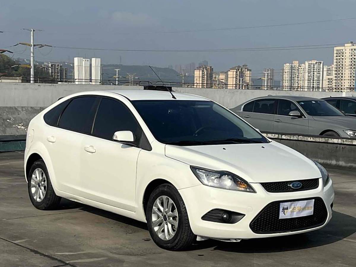 福特 ?？怂? 2013款 兩廂經(jīng)典 1.8L 自動基本型圖片