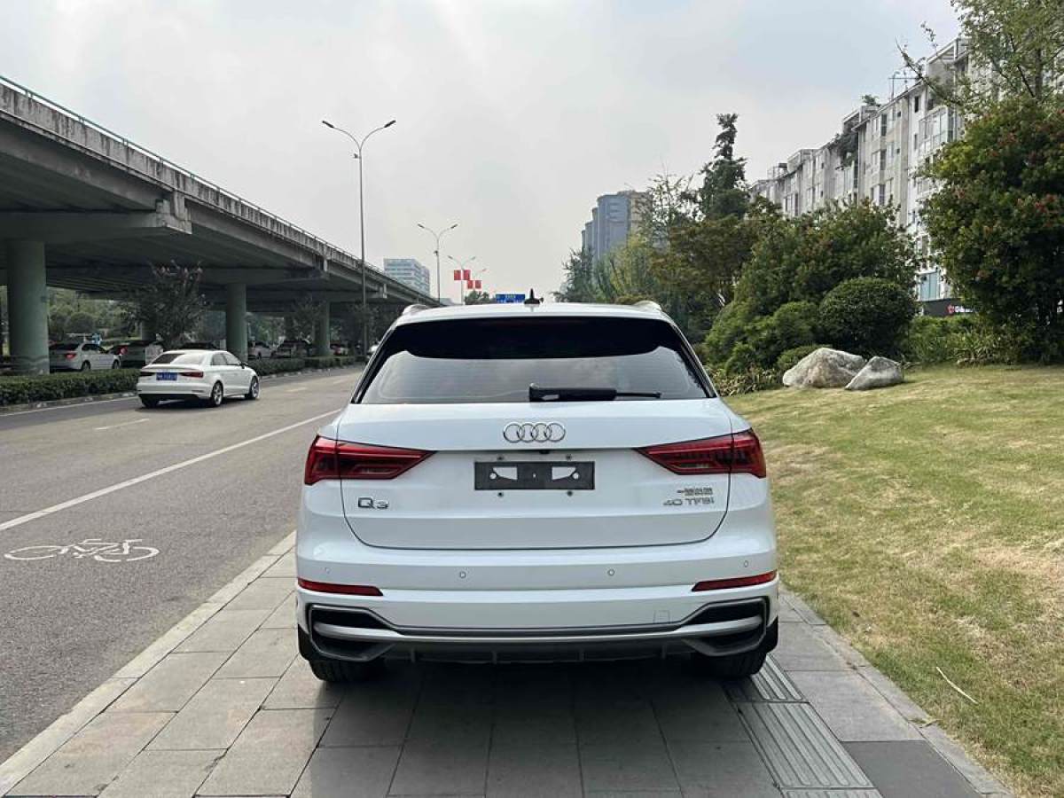 奧迪 奧迪Q3  2019款  40 TFSI 時尚動感型圖片