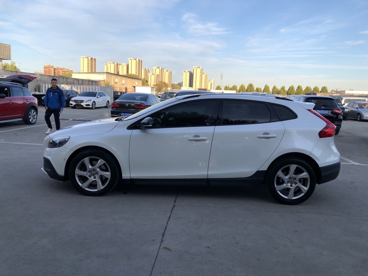 沃爾沃 V40  2014款 Cross Country T5 AWD 智雅版圖片