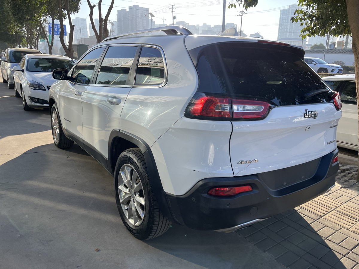 Jeep 自由光  2016款 2.4L 優(yōu)越版圖片