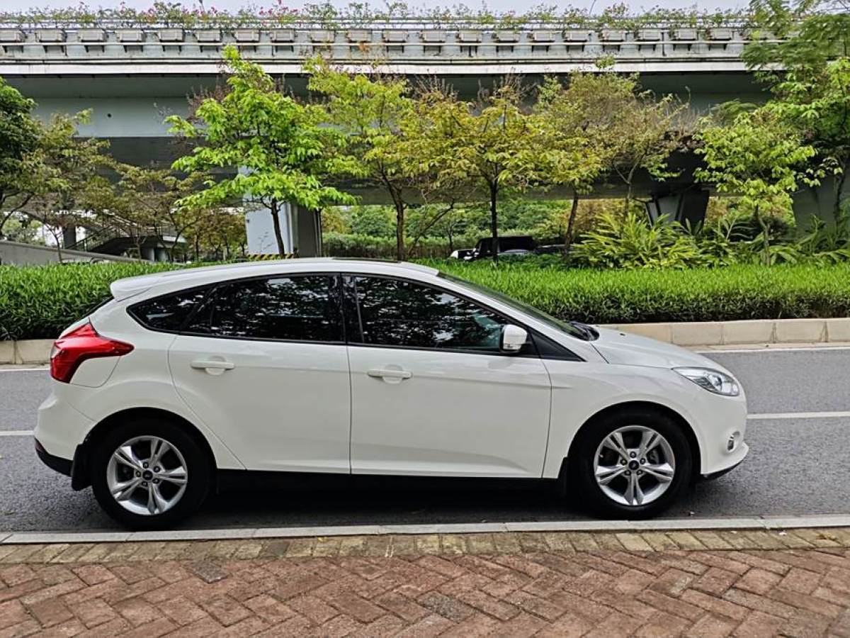 福特 ?？怂? 2012款 兩廂 1.6L 手動風(fēng)尚型圖片