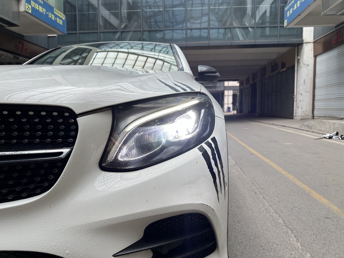 奔馳 奔馳GLC  2021款 GLC 260 4MATIC 轎跑SUV圖片