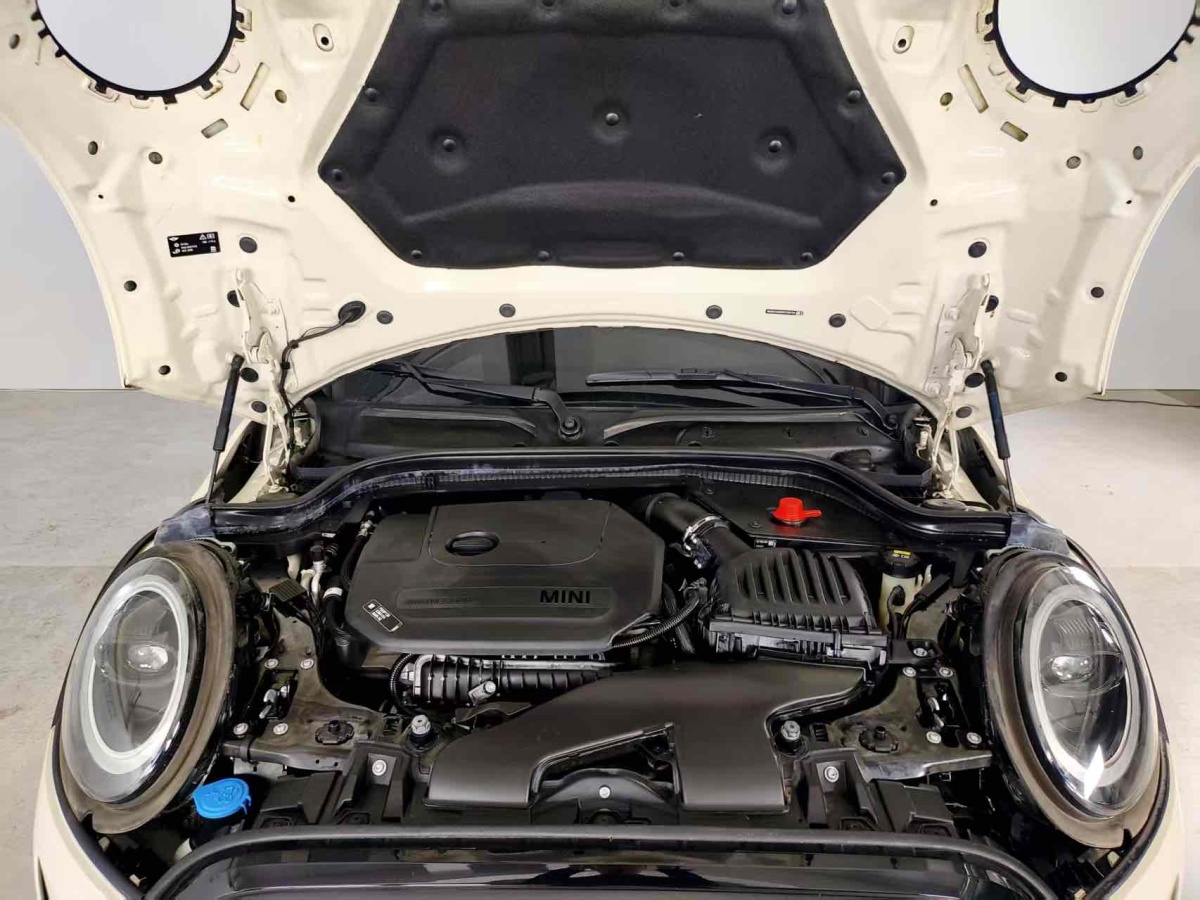 MINI MINI  2022款 改款 1.5T COOPER 藝術(shù)家 五門(mén)版圖片