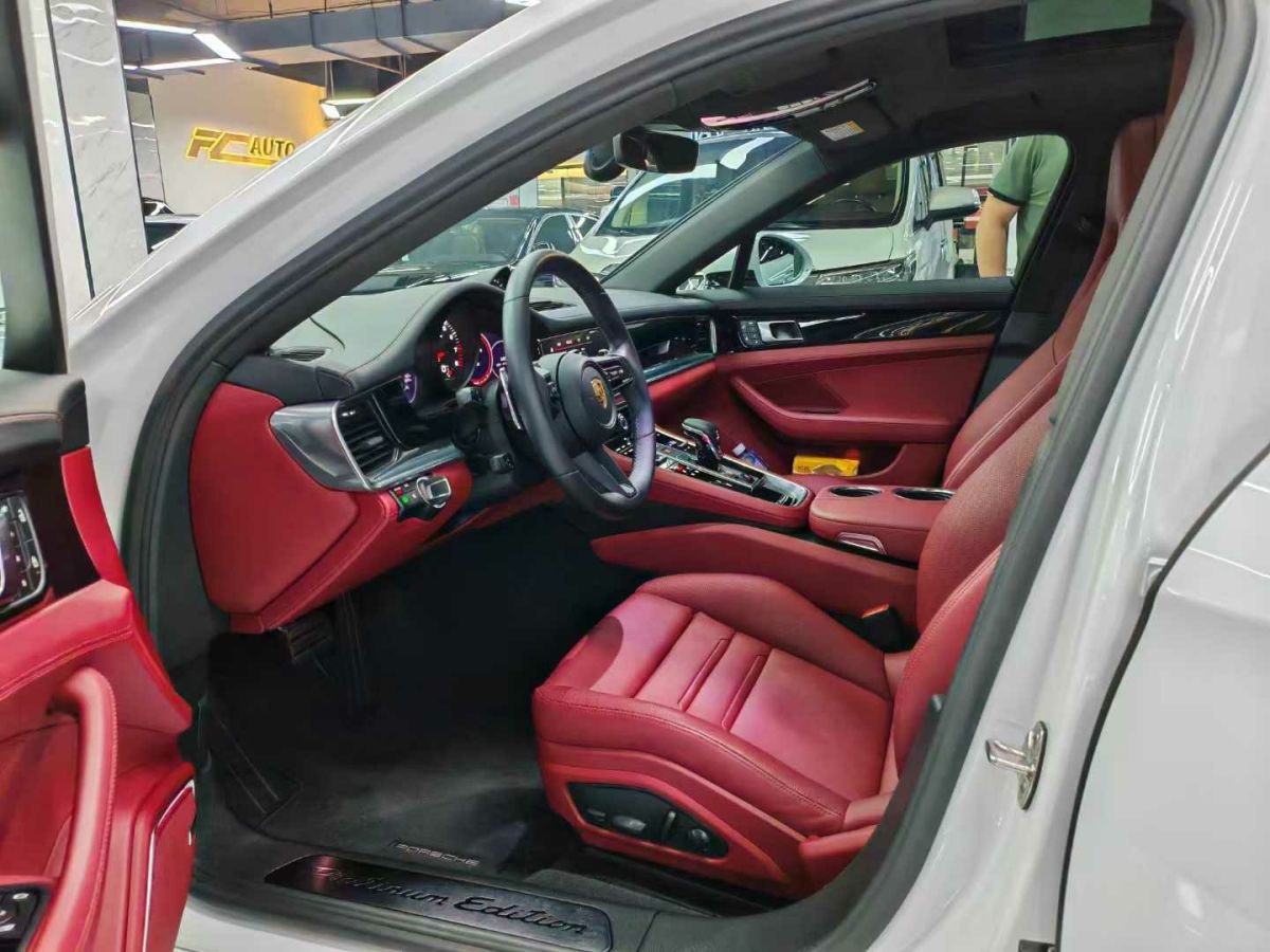 保時(shí)捷 911  2024款 Turbo 3.7T 50周年紀(jì)念版圖片