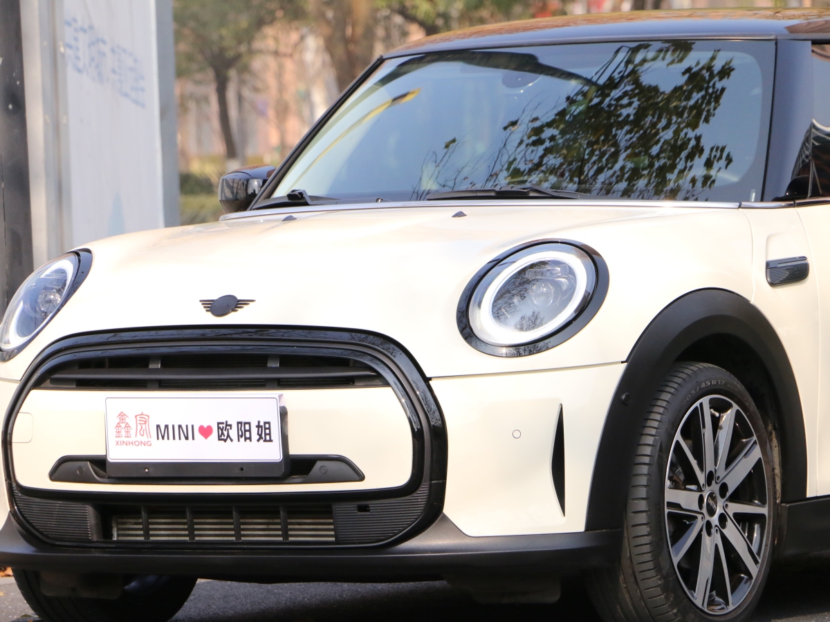 MINI MINI  2023款 改款 1.5T COOPER 藝術(shù)家圖片