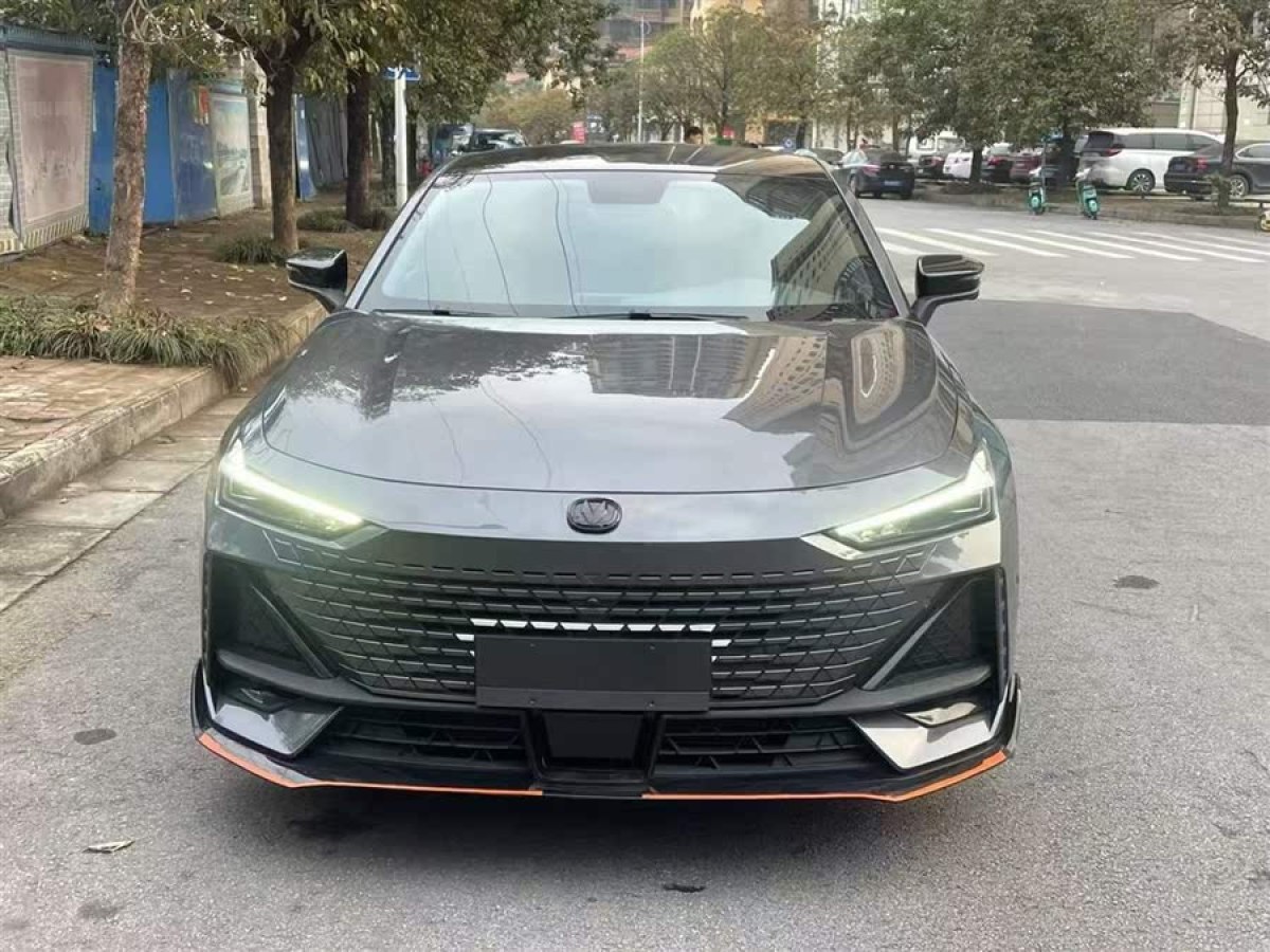 長安 長安UNI-V  2023款 1.5T 尊貴型圖片