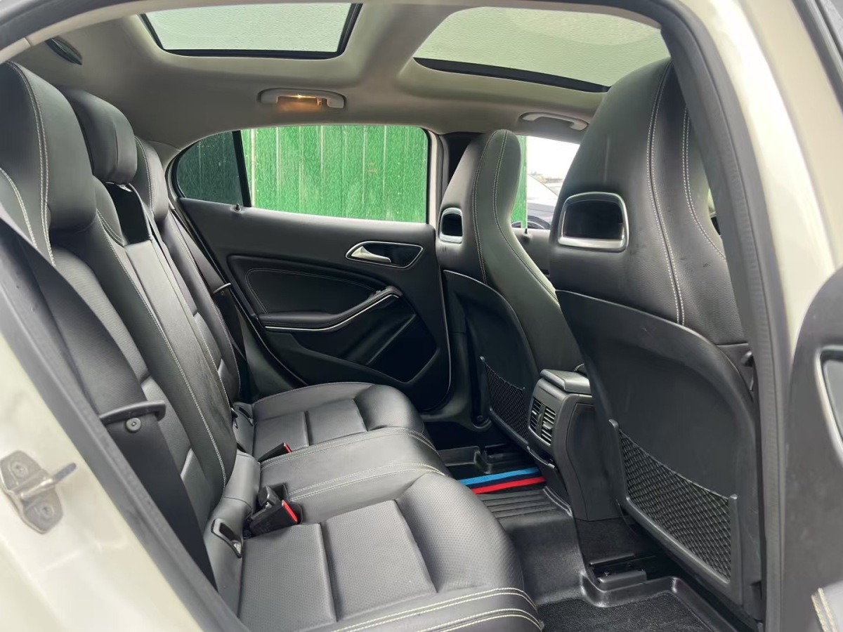奔馳 奔馳GLA  2018款 GLA 220 4MATIC 運(yùn)動(dòng)型圖片