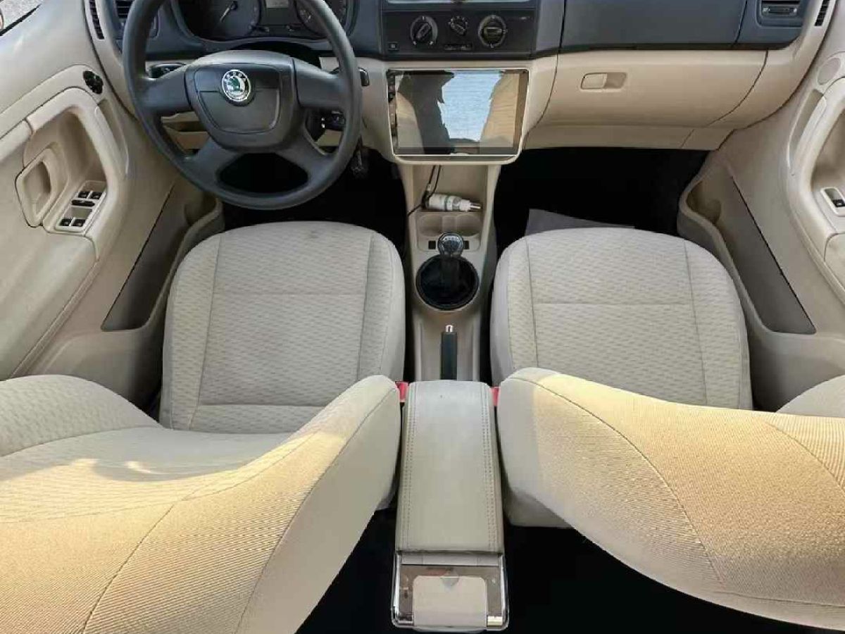 斯柯達(dá) 晶銳  2012款 1.6L 手動(dòng)Sport版圖片