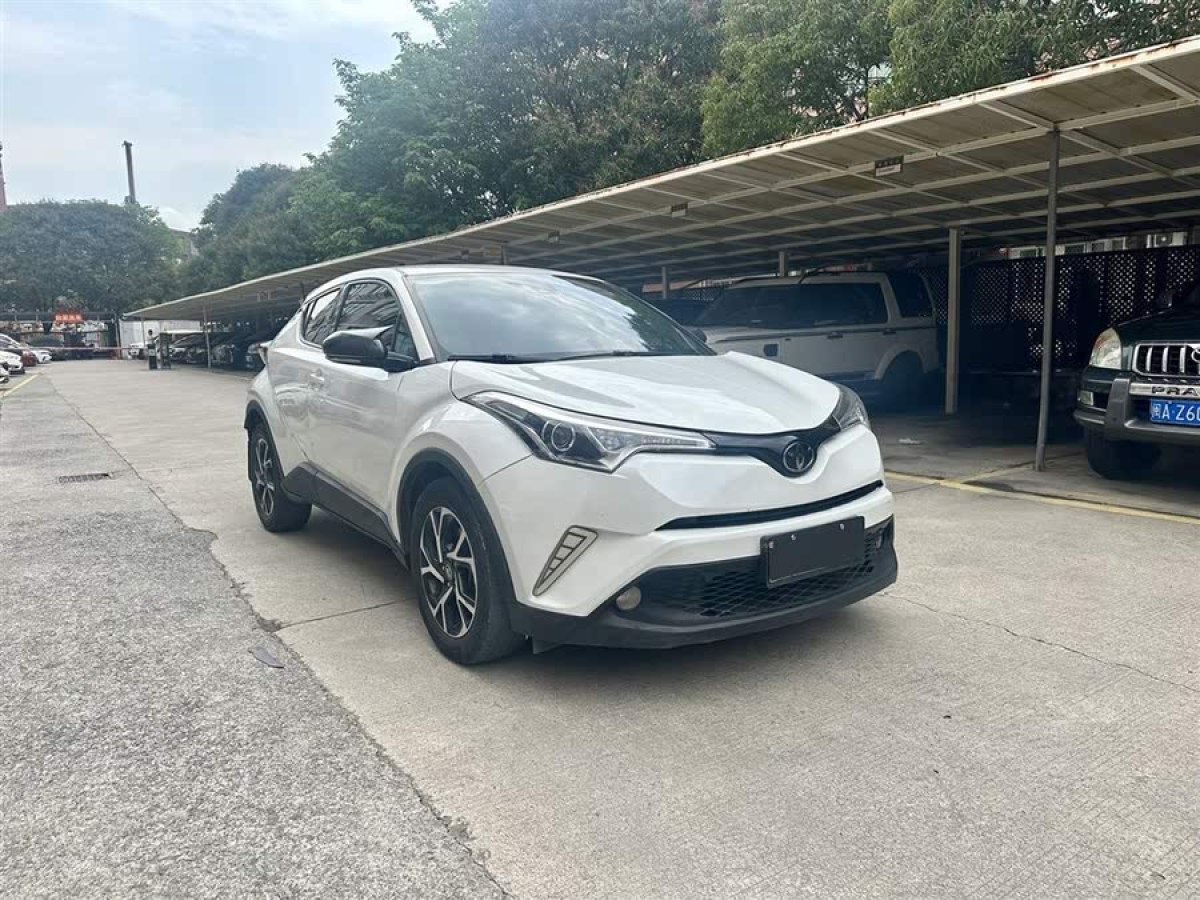 豐田 C-HR  2020款 2.0L 領(lǐng)先版圖片