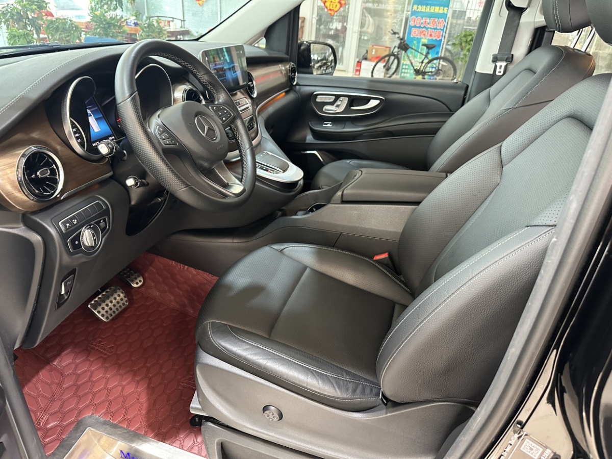 奔馳 V級(jí)  2021款 V 260 L 長(zhǎng)軸距豪華版圖片