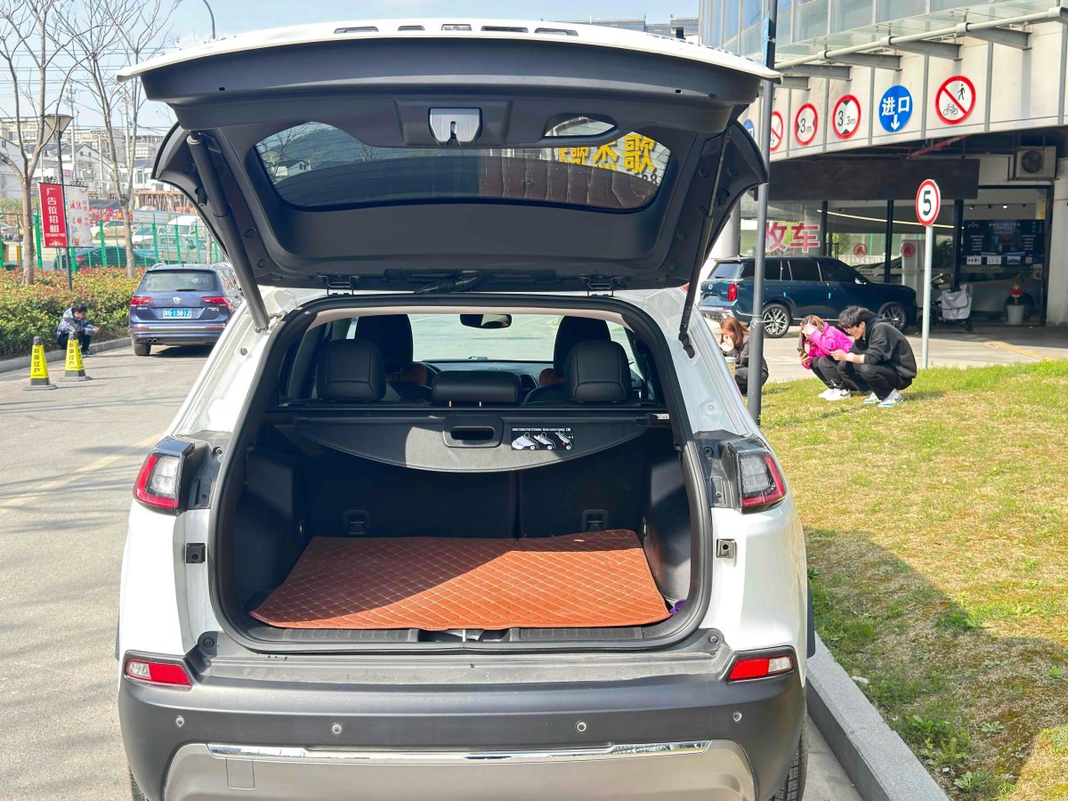 Jeep 自由光  2019款 2.0T 四驅(qū)探享版+自動(dòng)駕駛智慧包 國VI圖片