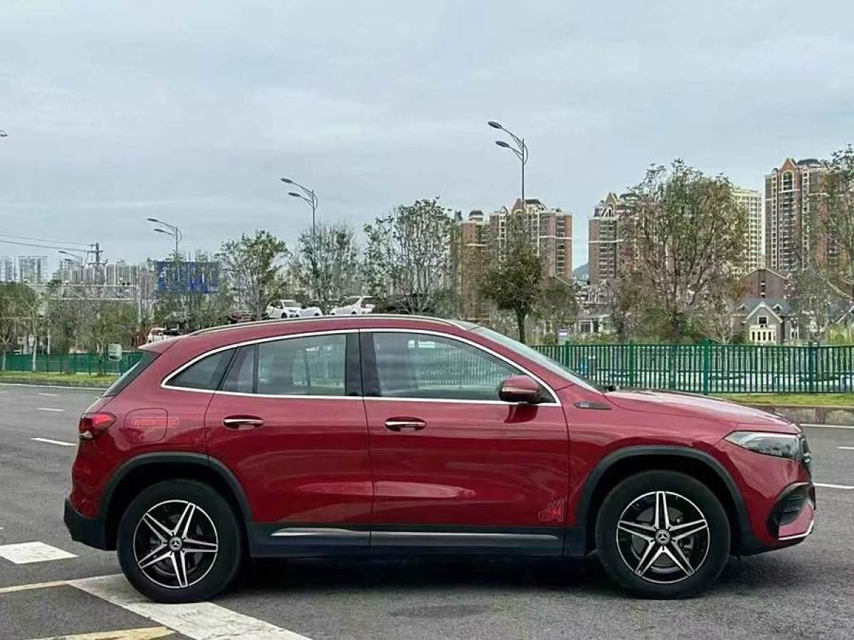 奔馳 奔馳EQA  2022款 EQA 300 4MATIC 首發(fā)特別版圖片