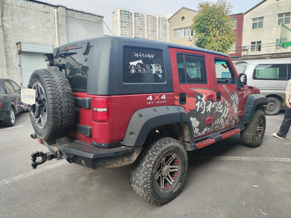 2017年9月北京 BJ40  2017款 40L 2.3T 自動四驅(qū)環(huán)塔冠軍版